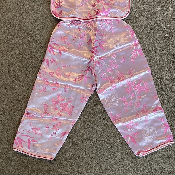 Little girls pink Asian PJ set - Picture 5 of 7